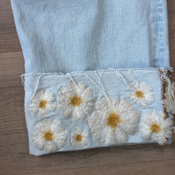 Driftwood Colette Stretch Denim Embroidered Daisy Cuff Crop Jeans Size 16 L27 - Picture 8 of 12